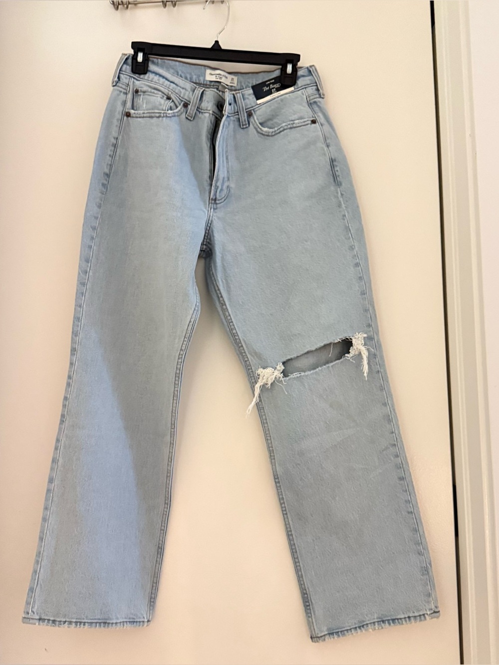 Abercrombie & Fitch The Baggy Low Rise Jeans NWT | Size 27 / S | Light Wash
